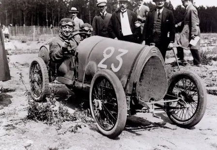 La Bugatti Type 13 « Brescia » est l'une des voitures de course les plus célèbres de son époque.