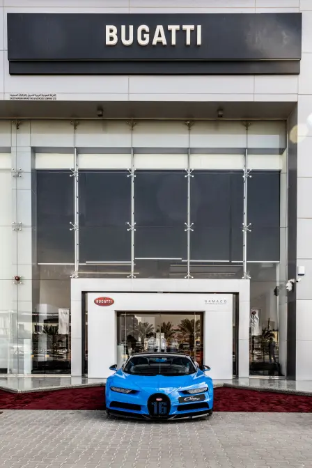 Bugatti eröffnet seinen neuen Showroom im Mittleren Osten in Riad, in Partnerschaft mit SAMACO Automotive.