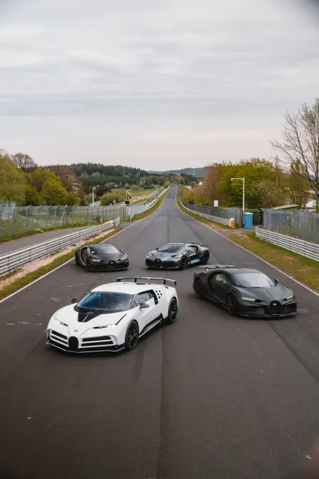 Bugatti mit der exklusivsten Erprobungsflotte der Welt am Nürburgring.