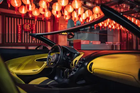 Das schwarz-gelbe Interieur des W16 Mistral ist eine Hommage auf die Lieblingsfarben von Ettore Bugatti.