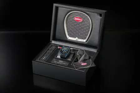 The exclusive 'Bugatti Carbone Limited Edition' smartwatch – in its full carbon fiber housing – produced by VIITA.