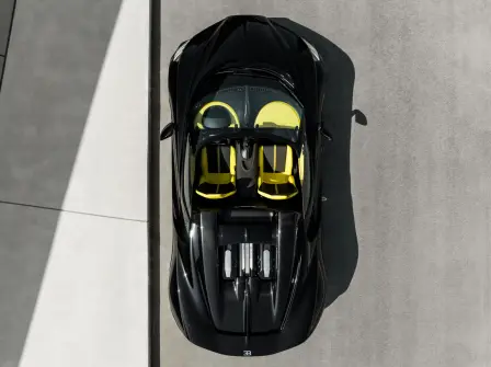 Pour le bâtiment du groupe BEEAH comme pour la Bugatti W16 Mistral, la lumière et la circulation de l'air ont été des éléments centraux lors du processus de design.