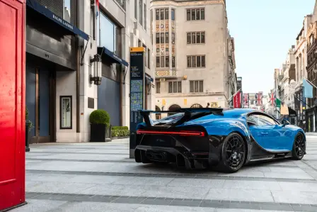 La Bugatti Chiron Pur Sport dans le charmant quartier de Mayfair à 
Londres.