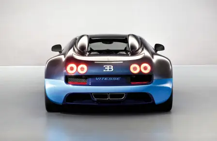 En 2012, Bugatti présente la Veyron 16.4 Grand Sport Vitesse, la version décapotable de la Veyron 16.4 Super Sport.