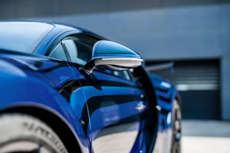 The expertise of the Bugatti paint specialists is key to bringing to life the customer’s vision in color.