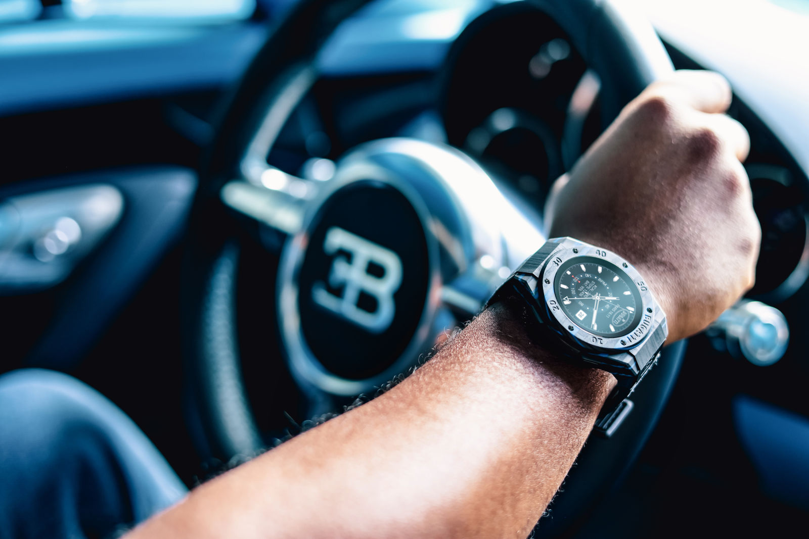 Bugatti Carbone Limited Edition the first carbon fiber smartwatch