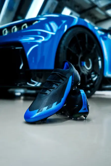 The X Crazyfast Bugatti evokes the speed and stability of Bugatti hyper sports cars.