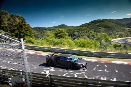 Séances finales de maniabilité pour la Chiron Pur Sport sur la Nordschleife.