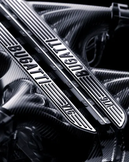 Bugatti schlägt die erste Seite des neuesten Kapitels in seiner langen Geschichte auf – „Pour l'éternité“. 
Bildformat: 8:10