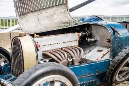 Am 3. August debütierte der legendäre Bugatti Type 35 beim Grand Prix de Lyon im Jahr 1924.