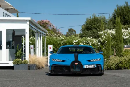 Bugatti lädt seine Kunden ein, die Hypersportwagen Chiron Pur Sport und Chiron Sport dynamisch zu erleben.