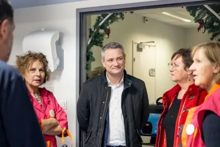 Christophe Piochon (center), President of Bugatti Automobiles, and Isabelle Wabnitz (to his right), Assistant to the Managing Director, met with medical staff and volunteers at the Hautepierre hospital in Strasbourg, who are committed to the wellbeing of children.