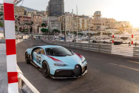 La CHIRON Pur Sport « Grand Prix » Route de la Piscine, sur le circuit du Grand Prix de Monaco, où Chiron s’est fait un nom.
