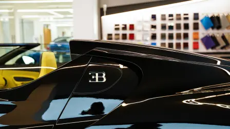 La W16 Mistral fait à Hambourg sa première apparition chez un partenaire européen de Bugatti.