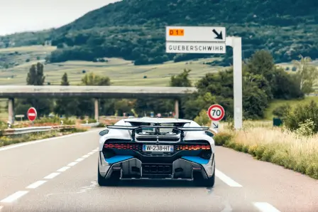 Steve Jenny, pilote d’essai Bugatti depuis 2004, a parcouru plus de 350 000 km à bord de modèles Veyron, Chiron et Divo.