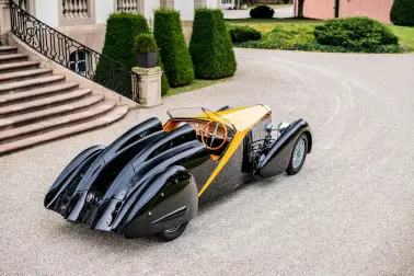 Les lignes profilées et allongées des ailes de la Type 57 Roadster Grand Raid Usine, conçue pour la course.