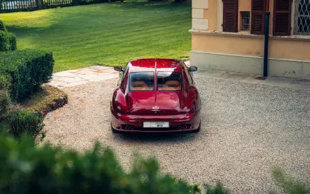 En 1993, l’EB112 crée un tout nouveau segment automobile, celui des véhicules coupé-berline.