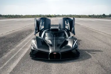 La Bolide élève à un niveau supérieur la philosophie de Bugatti selon laquelle « la forme suit la performance ».
