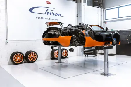 Der Einsatz von ausschließlich autorisierten Service-Partnern im Rahmen des „Bugatti Certified Pre-Owned Program“ garantiert somit den höchsten Verarbeitungsstandard durch hochqualifizierte Techniker.