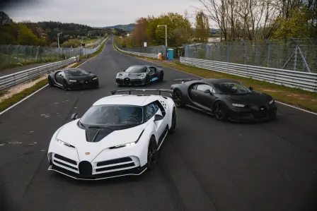 Bugatti teste la flotte de véhicule la plus exclusive au monde au Nürburgring.