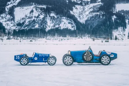 62 Jahre nach dem Debüt von Bugatti beim GP Ice Race in Österreich kehrte die französische Luxusmarke mit einem Type 51 und dem Bugatti Baby II an den Start zurück.
