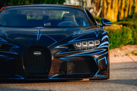 Der Name „Coup de Foudre“ des Chiron Super Sport ist eine Anspielung auf Blitze, die die Nacht erhellen.