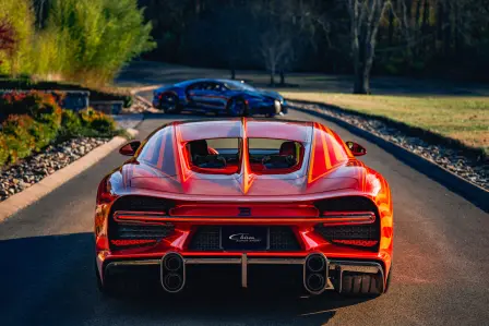 Für seinen Chiron Super Sport „Coup de Foudre“ ließ sich der Kunde von dem Fahrzeug seiner Frau, dem Chiron Super Sport „L'aura“, inspirieren.