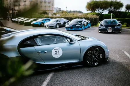 Der einzigartige Bugatti Chiron Profilée an Tag 1 der Bugatti Grand Tour Europe 2023, Hôtel Du Palais, Biarritz.
