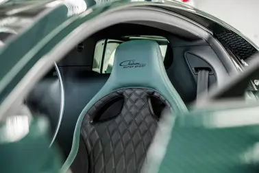 For the seats, a full leather upholstery combination split of “Green” and “Beluga Black”.