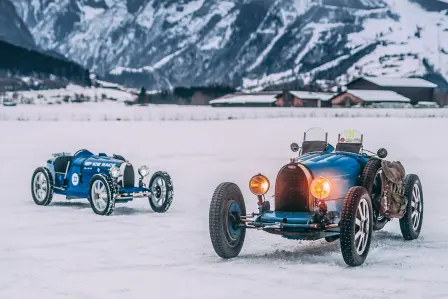 62 Jahre nach dem Debüt von Bugatti beim GP Ice Race in Österreich kehrte die französische Luxusmarke mit einem Type 51 und dem Bugatti Baby II an den Start zurück.