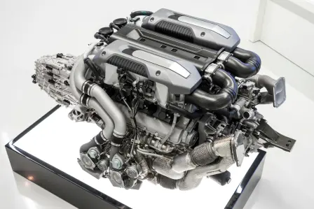 The engine is provided with sufficient amounts of air throughout the entire engine speed range thanks to four turbochargers