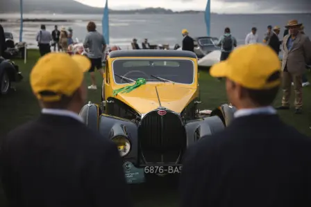 Une Type 57S Atalante, peinte dans les couleurs préférées d'Ettore Bugatti, le noir et le jaune, a reçu le « J.B & Dorothy Nethercutt Most Elegant  Closed Car Award ».