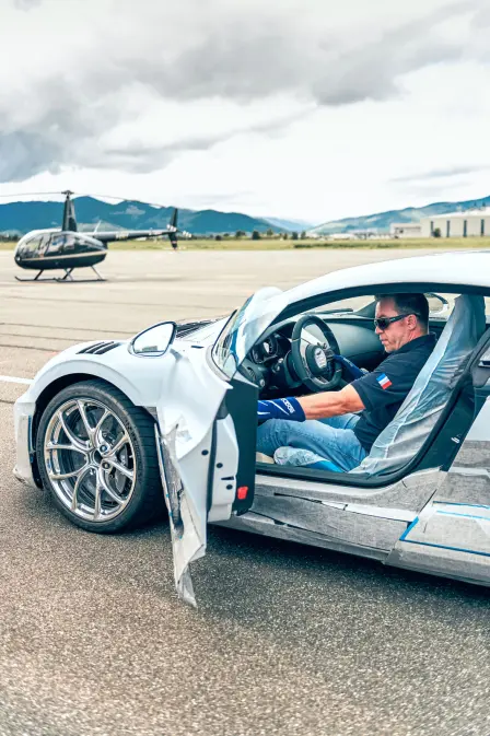 Steve Jenny, pilote d’essai Bugatti depuis 2004, a parcouru plus de 350 000 km à bord de modèles Veyron, Chiron et Divo.