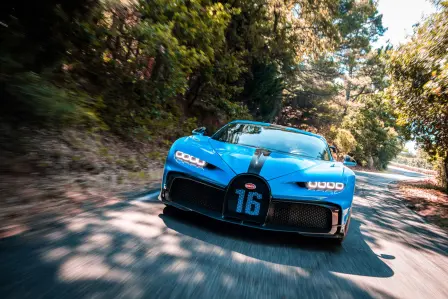 Bugatti lädt seine Kunden ein, die Hypersportwagen Chiron Pur Sport und Chiron Sport dynamisch zu erleben.