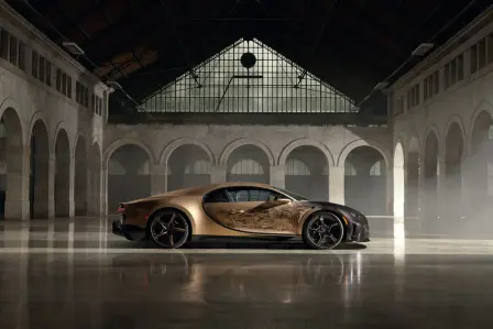 La « Golden Era » capture l'héritage incomparable de Bugatti à travers une composition de 45 dessins magnifiquement complexes.