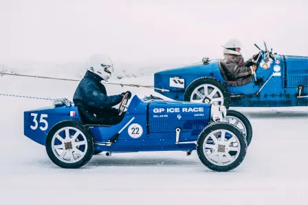 62 ans après la toute première apparition de Bugatti sur la glace, la marque de luxe française participera de nouveau à la course GP Ice Race d'Autriche avec une Bugatti Type 51 et une Bugatti Baby II.