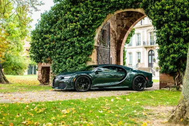 The 400th Chiron bears a striking bare carbon fiber finish tinted in a complex dark green.