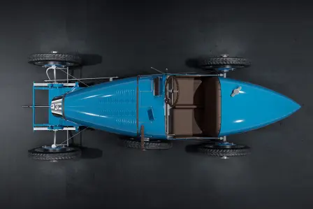 L’approche méticuleuse adoptée par Ettore Bugatti a redéfini le monde de la course automobile en matière de design, de technique, de matériaux, de maniabilité et de performances.