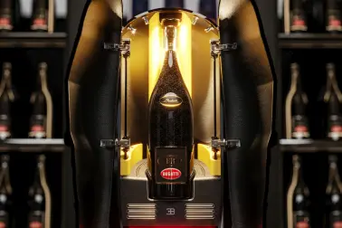 Champagne Carbon La Bouteille Sur Mesure is inspired by Bugatti’s personalization program.
