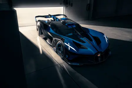 The Bugatti Bolide serves as a carrier of technological expertise
and enabled the use of new materials and manufacturing
processes.