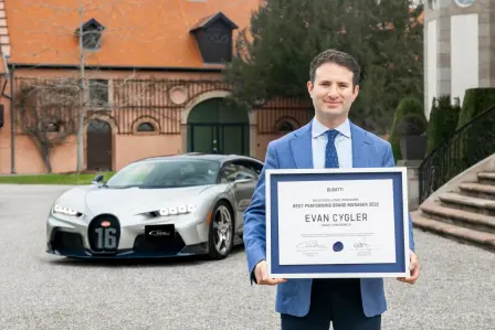 En tant que vainqueur du Bugatti Sales Excellence Programme 2022, Evan Cygler pilotera une Chiron Super Sport à plus de 400 km/h sur le circuit de Cap Canaveral en Floride.