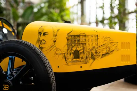 The Bugatti Baby II is adorned with superb hand-drawn sketches by Jascha Straub, paying tribute to the brand's rich and prestigious heritage.​