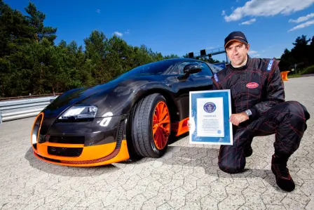 Im Juli 2010 schrieb er Geschichte, als er mit dem Bugatti Veyron Super Sport 431,072 km/h erreichte und so einen neuen Geschwindigkeitsweltrekord aufstellte.​