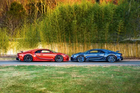 Beide Fahrzeuge wurden vom Veyron L'Or Blanc und seinem „Vagues de Lumière“-Motiv inspiriert.