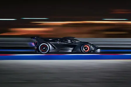 Associant l’emblématique moteur W16 à de remarquables techniques d’allègement, la Bugatti Bolide procure des sensations incomparables sur circuit.