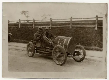 Une légende fête ses 100 ans : la Bugatti Type 13 « Brescia ».