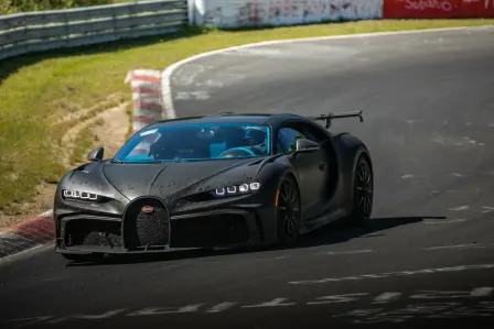 Séances finales de maniabilité pour la Chiron Pur Sport sur la Nordschleife.