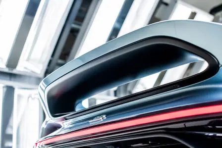 The elegant fixed rear wing of the Profilée brings grace and a sense of timelessness.