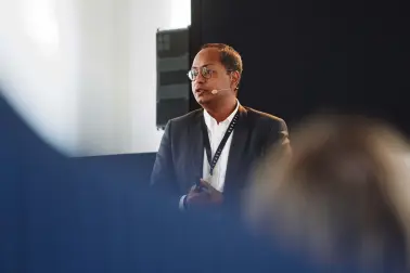 Professeur Ashok Som, Doyen Associé, fondateur du programme Global MBA de l'ESSEC Business School, a tenu le discours d’ouverture du premier « Luxury Summit  hosted by Bugatti ».
