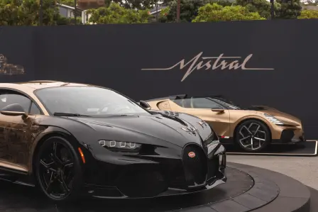 Après « The Quail », Bugatti a accueilli les amis de la marque au Le Domaine Bugatti, où elle a présenté sa dernière œuvre d'art, la Chiron Super Sport "Golden Era", unique en son genre.